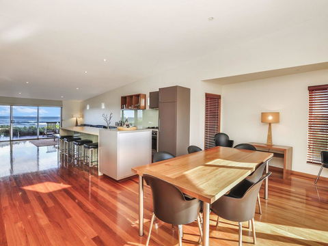 HEARN'S BEACHSIDE VILLA 7 - Events Australia 2