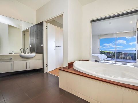 HEARN'S BEACHSIDE VILLA 7 - Events Australia 1