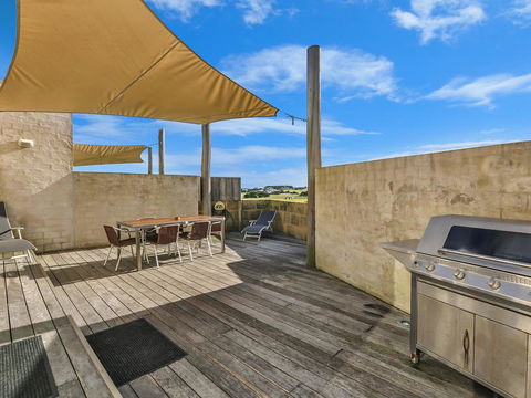 HEARN'S BEACHSIDE VILLA 9 - Events Australia 1
