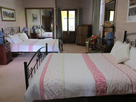 Henry's Cottage - Events Australia 0