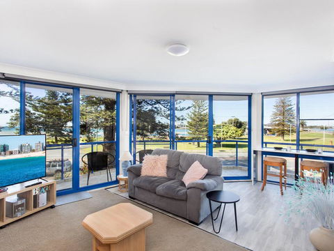 Heritage 202 Overlooking The Water - Events Australia 0