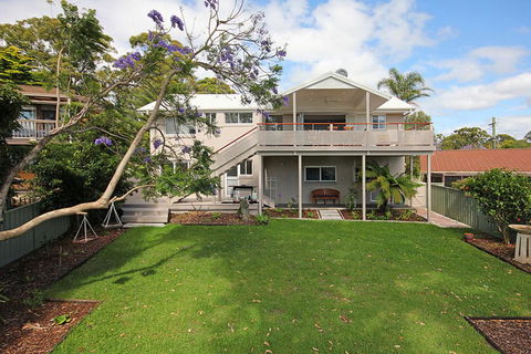 HILLTOP HAVEN In MOLLYMOOK - Events Australia 0