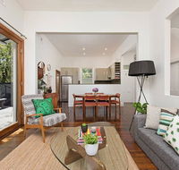Historic 1890s House With Terraced Backyard Deck - Events Australia