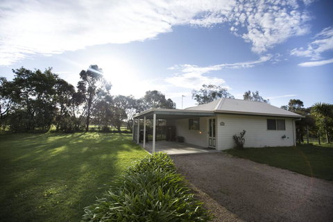 Karinya Cottage - Pet Friendly Country Retreat - Events Australia 1