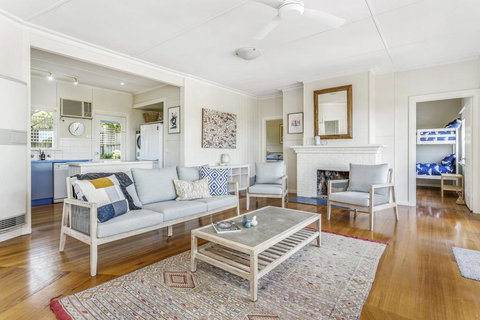 KIMBERLEY - McCRAE - Tourism Bookings 1