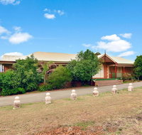 King III - you can honestly walk to Bimbadgen and Hope Estate concerts - Accommodation Europe