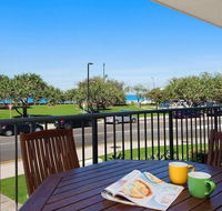 Kings Beach Ocean Front Views Private Balcony overlooking Kings Beach - Events Australia