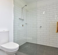 Kinloch Cottage renovated to new on Daisy Hill Vineyard - Accommodation Europe