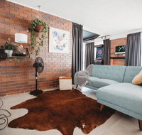 Kirra Hill Coolangatta Renovated Apt w Beach Views - Accommodation Europe