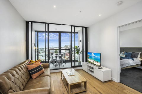 KOZYGURU FORTITUDE VALLEY 2 BED DESIGNER APT + FREE PARKING QFV179-803 - Events Australia 0