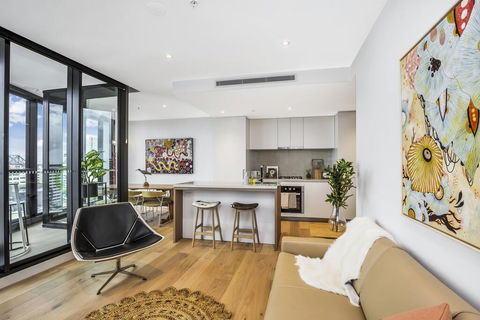 KOZYGURU FORTITUDE VALLEY DESIGNER GRADE 2 BED APT FREE PARKING QFV179-1401 - Events Australia 0