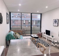 KOZYGURU WATERLOO KOZY 2 BED APT 10MIN TO CBD NWA005-2402 - Events Australia