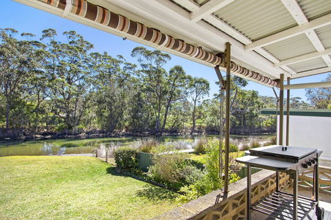 Lake Frontage Family Fun Home - Events Australia 3