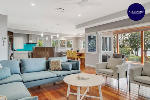 LAKEFRONT And SUNSET HAVEN - Events Australia 0