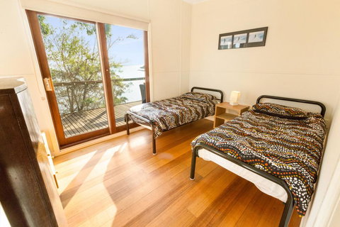 Lakescapes Cottage - 180 Degree Panoramic Views - Events Australia 3