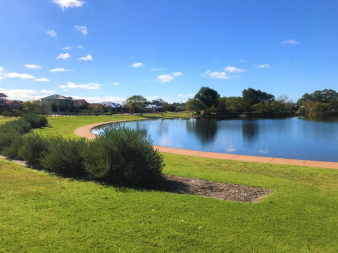 Lakeside Fun House Near The Swan Valley - Events Australia 3