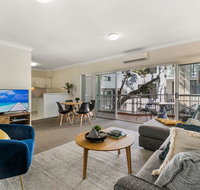 Large and Airy Unit in Quiet Riverside Suburb - Events Australia