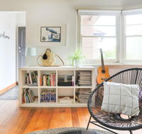 Large Quiet Art Deco Apt Camberwell - Events Australia