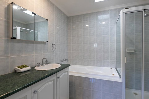 Lauren's Place - Accommodation Europe 3