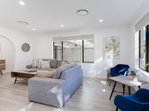 Le Maison, 77 Horace St - Stunning House With Ducted Air, WIFI And Linen Provided - Tourism Bookings 3