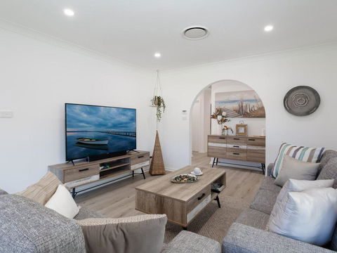 Le Maison, 77 Horace St - Stunning House With Ducted Air, WIFI And Linen Provided - Tourism Bookings 2