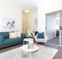 Light bright and spacious unit close to beaches - Events Australia