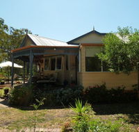 Lilys by the Lake - Raymond Island Accommodation - Events Australia