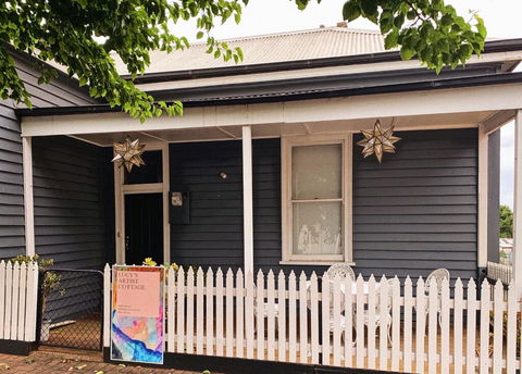 Lucys Artist Cottage - Tourism Bookings 0