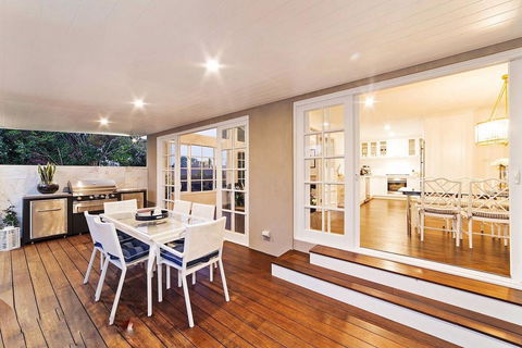 Luxurious Hampton Style 3 Bedroom House - Events Australia 0