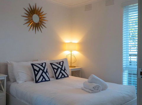 Luxurious Hampton Style 3 Bedroom House - Events Australia 3