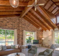 Luxurious Home on 5 Acres Close to CBD - Sleeps 18 - Events Australia