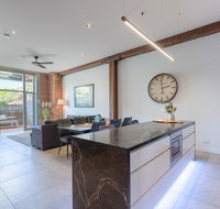 Luxury 3 brm 2 bath Woolstore apt with Courtyard - Events Australia