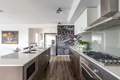 Luxury Escape In Ocean Grove - Events Australia 1