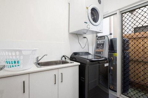 Luxury Home Close To Sleemans, QE2 Hospital & Griffith Uni - Events Australia 1