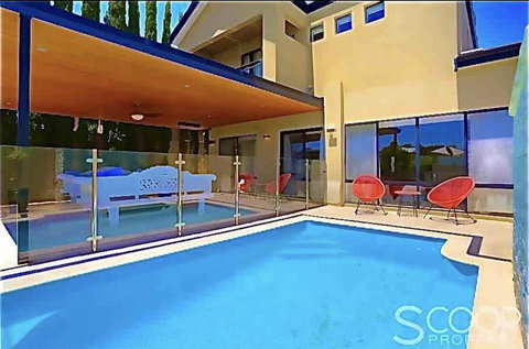 LUXURY VILLA W POOL & SPAS - Events Australia 0