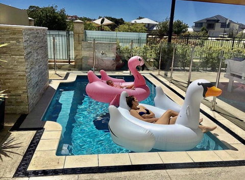 LUXURY VILLA W POOL & SPAS - Events Australia 1