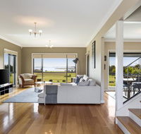 LUXURY WATERFRONT FAMILY HOME-TASMANIA I-L'Abode - Events Australia