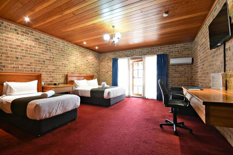 Macquarie Inn - Tourism Bookings 2