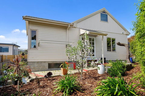 Manfield City Waterfront View Cottage - Events Australia 2
