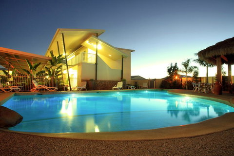 Mayfair Motel - Accommodation Europe 0