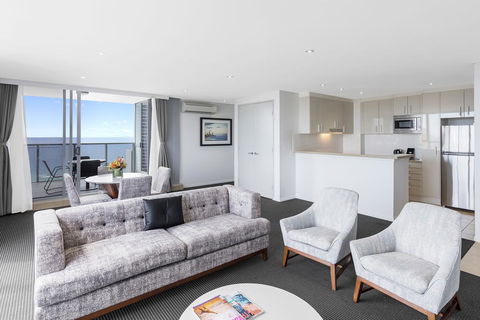 Meriton Suites Broadbeach - Accommodation Europe 3