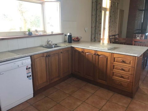 Merton Manor - Tourism Bookings 1