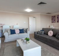 Milsons Point Apartment with Harbour Bridge Views - Events Australia