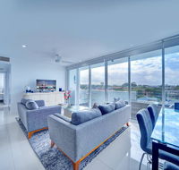 Modern Contemporary Southport Apartment - Tourism Bookings