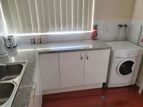 Modern Cosy Studio Close To QEH + Adelaide CBD + Airport + Beaches - Events Australia 3