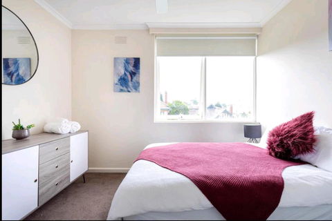 Modern St Kilda East Apartment - Free Parking - Events Australia 0
