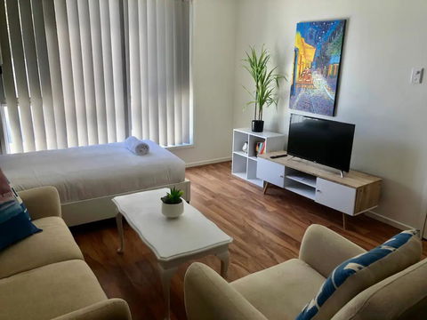 Modern Unit Near To Surfers Paradise - Events Australia 0