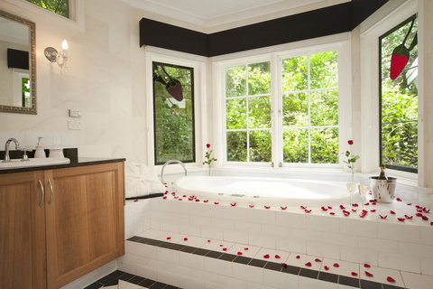 Mountain Whispers Strawberry Patch - Events Australia 1