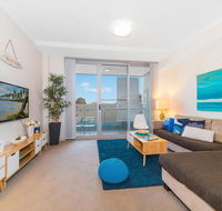 Near Airport  Train Station Stylish Two-Story Apartment - Events Australia