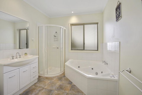 NELSON COVE 2 - Townhouse A Short Walk To Town - Accommodation Europe 3